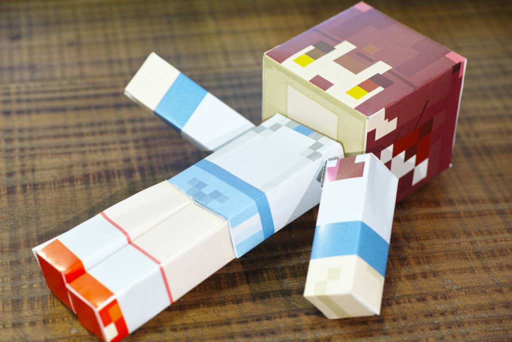 ペーパークラフト　寝転がり